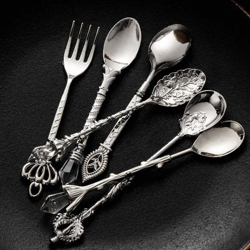 Vintage Dessert Royal Style  Cutlery Set - CozyWhims 